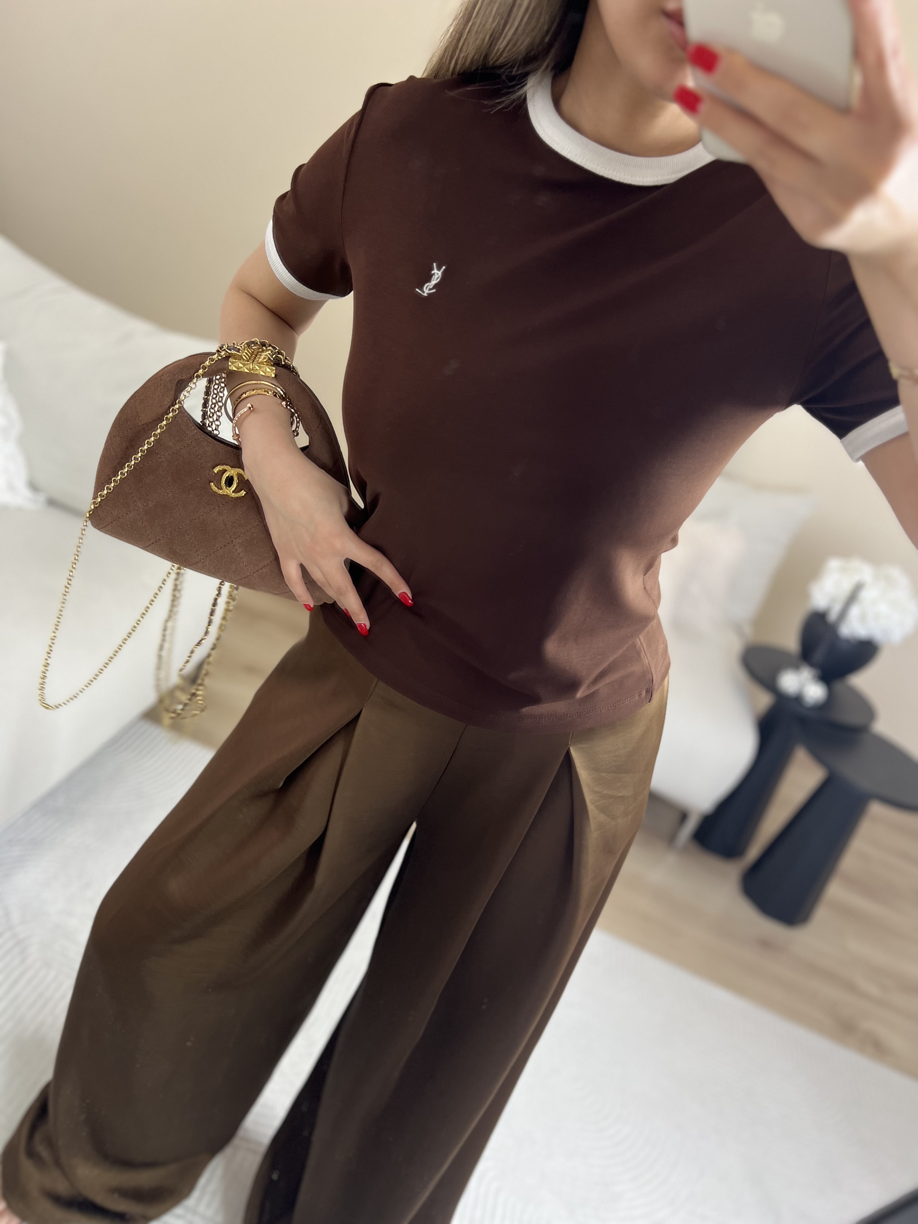 Premium kahverengi Tşört thumbnail 2