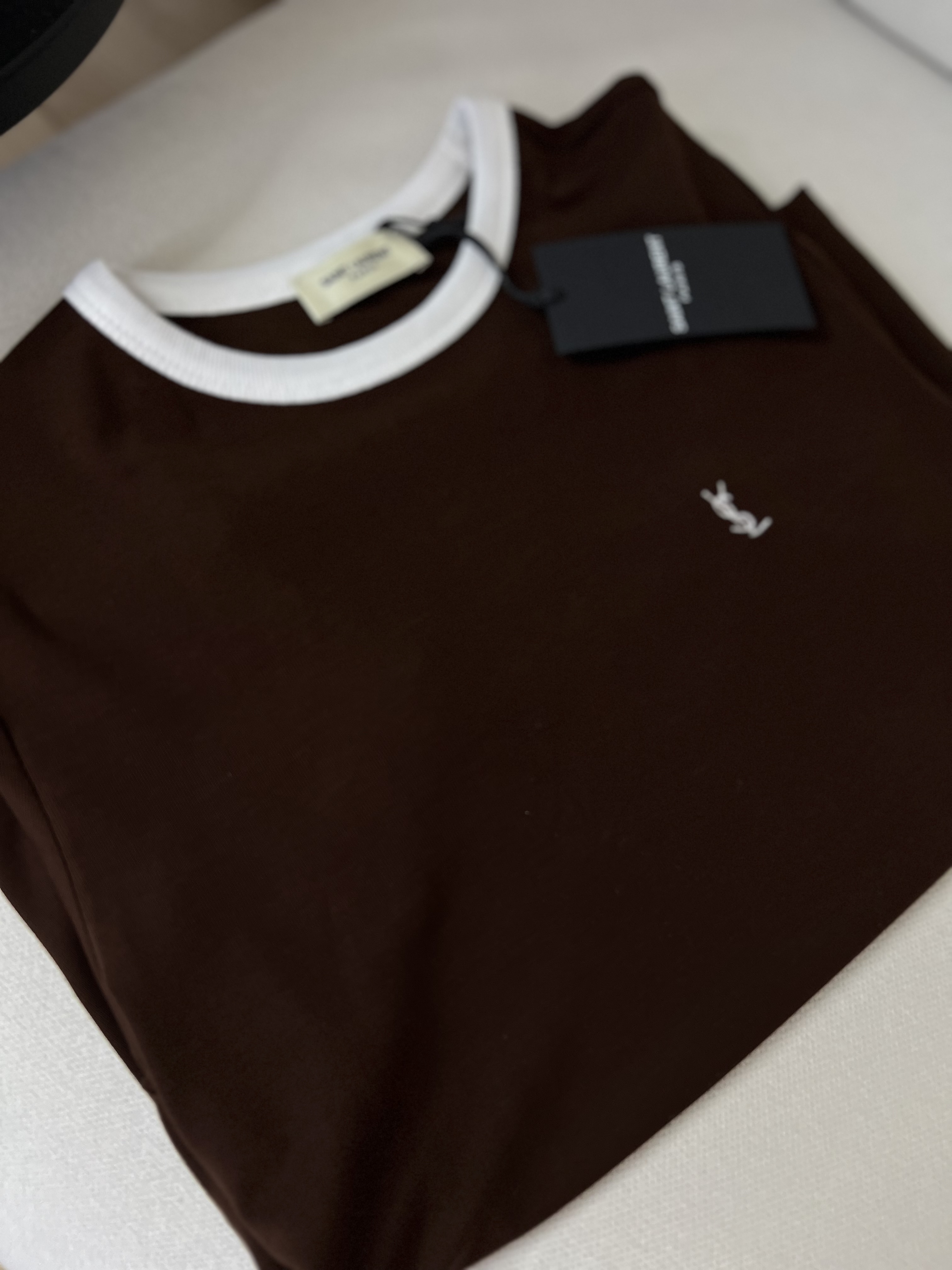 Premium kahverengi Tşört thumbnail 3