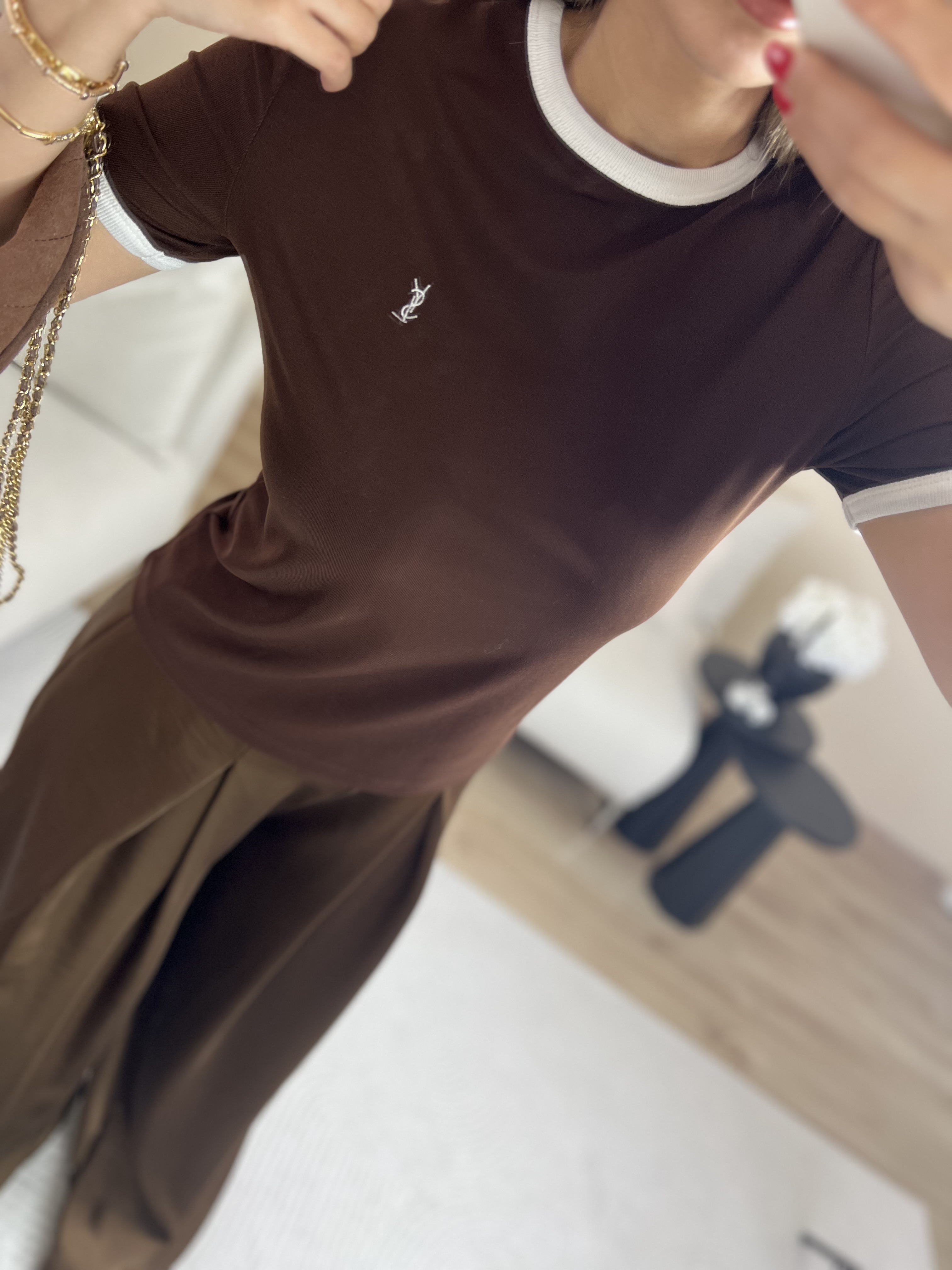 Premium kahverengi Tşört thumbnail 4