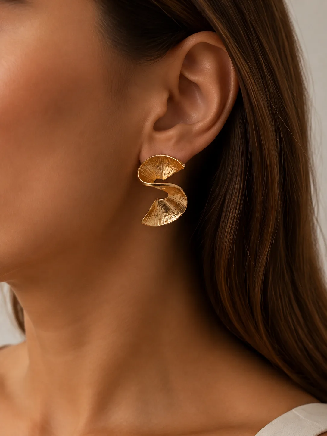 Gold desenli küpe
